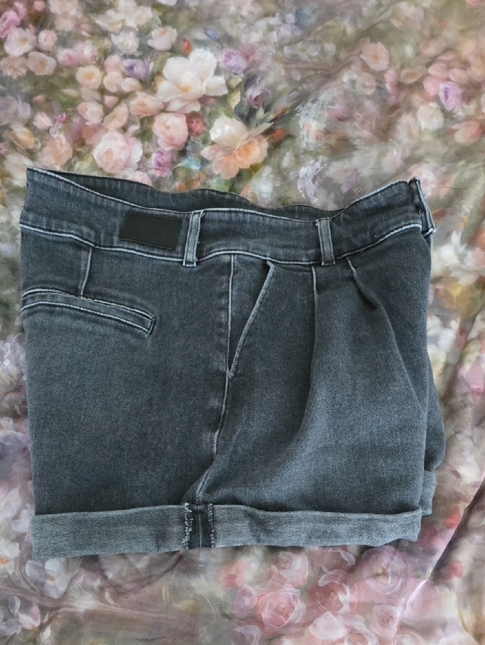 Shorts - Picture 5 of 5